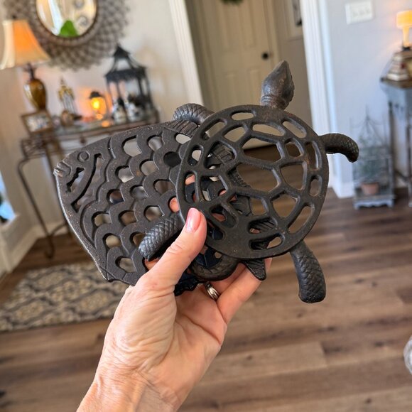 Vintage Cast Iron Fish Trivet and Turtle Trivet - Picture 4 of 13